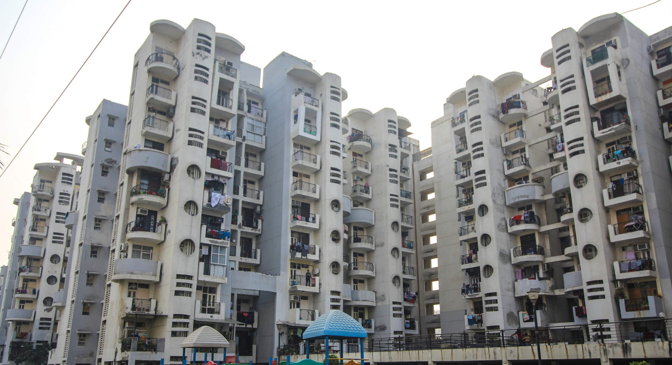 2BHK – Tower triangle wood OMAXE height – For Sale